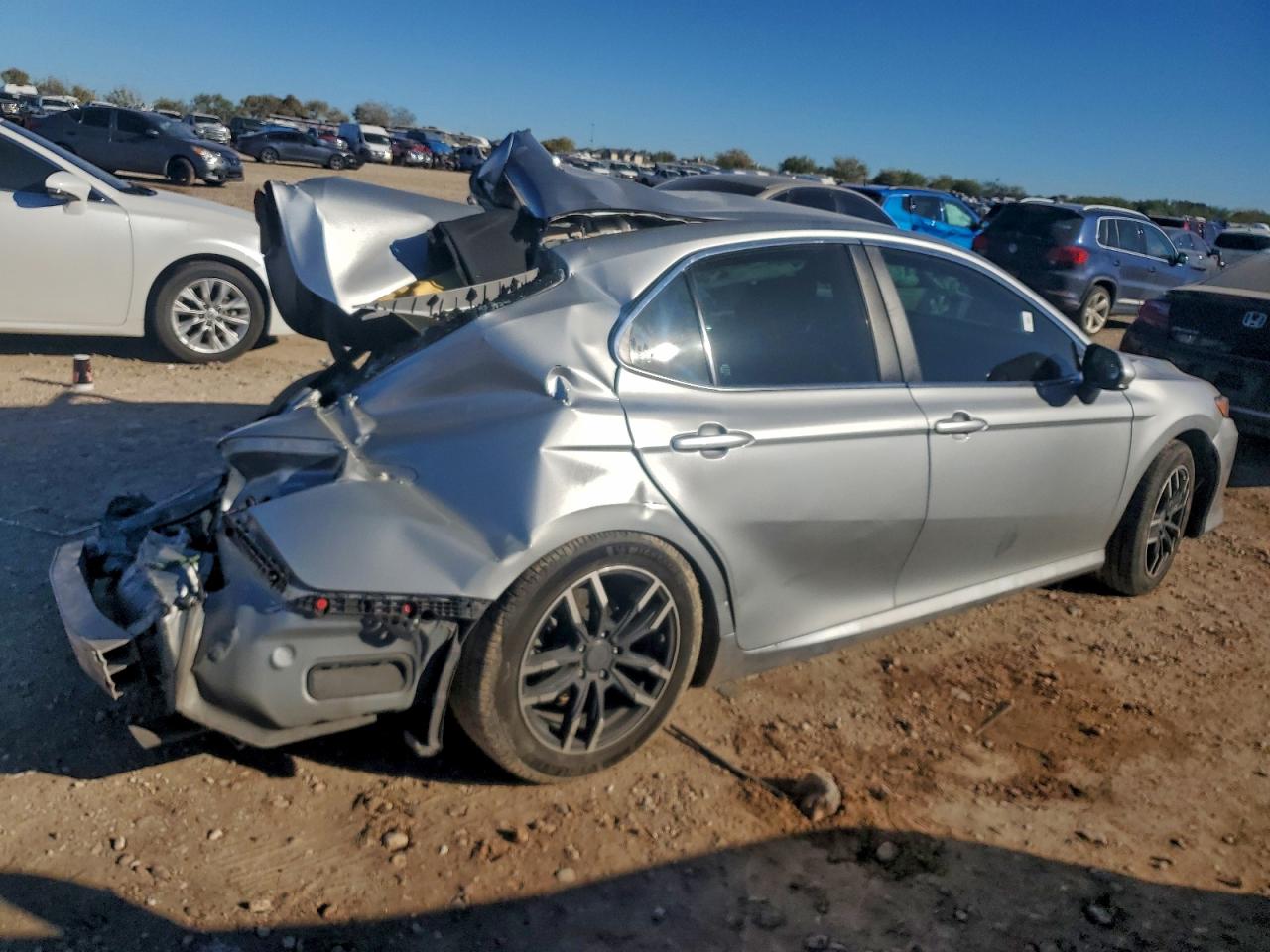 2021 TOYOTA CAMRY LE photo 3