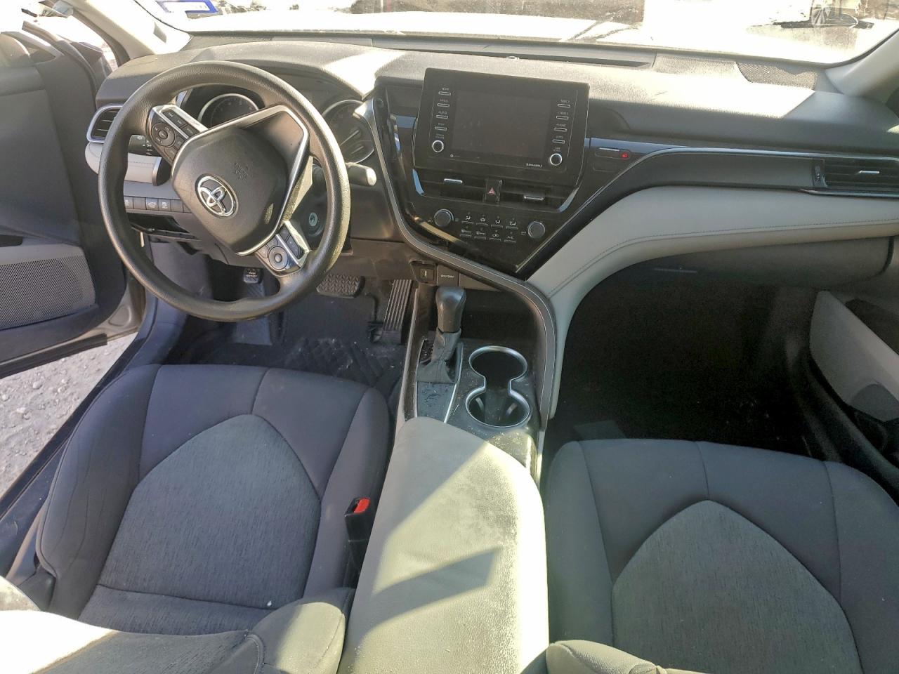 2021 TOYOTA CAMRY LE photo 8