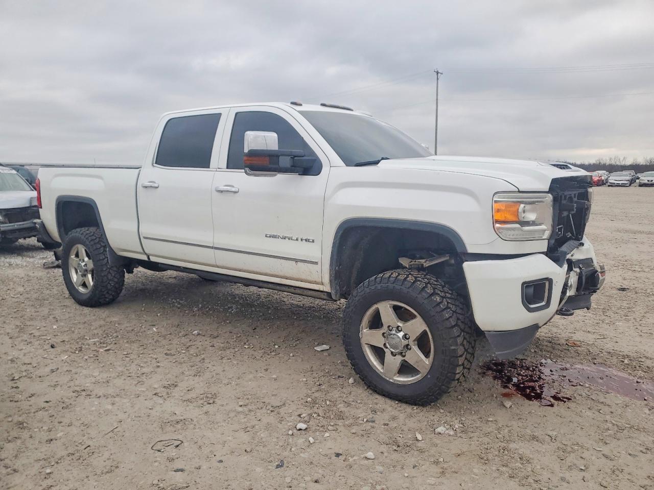 2015 GMC SIERRA K2500 DENALI photo 4