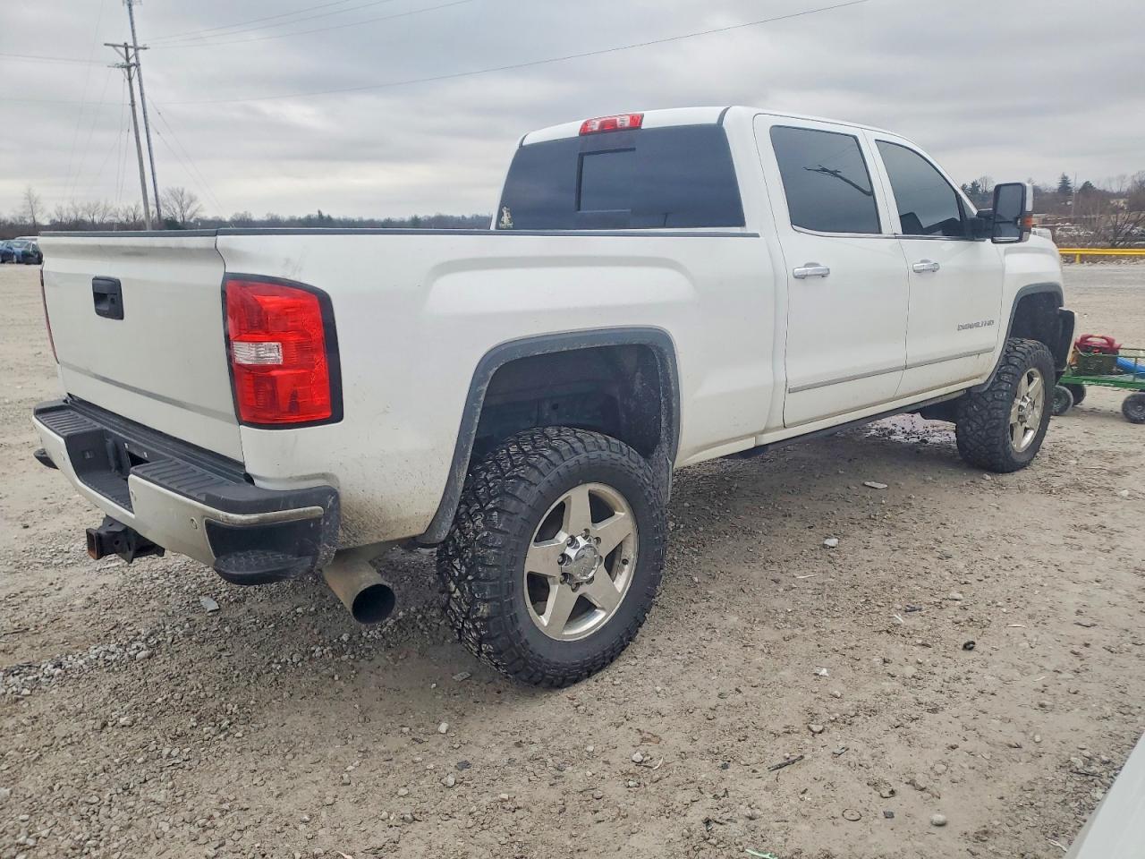 2015 GMC SIERRA K2500 DENALI photo 3