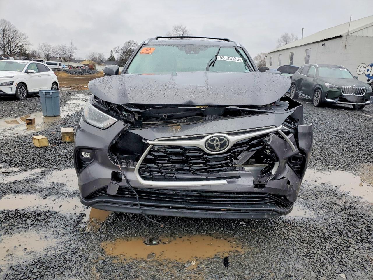 2021 TOYOTA HIGHLANDER XLE photo 5