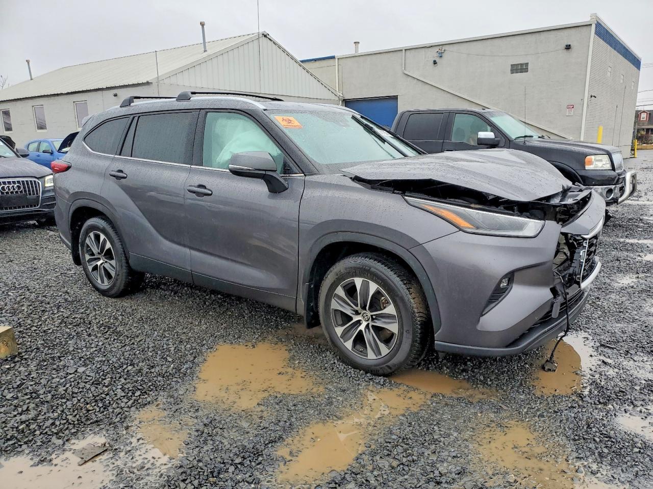 2021 TOYOTA HIGHLANDER XLE photo 4
