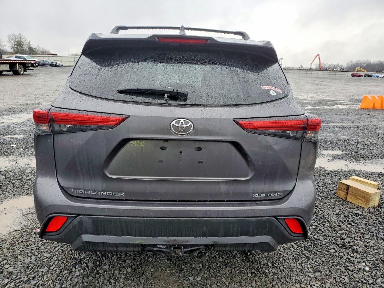 2021 TOYOTA HIGHLANDER XLE photo 6