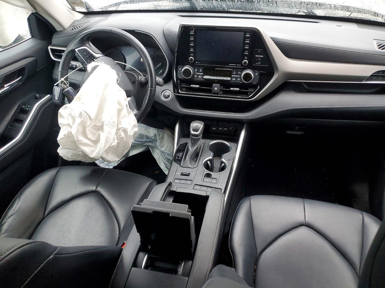 2021 TOYOTA HIGHLANDER XLE photo 8