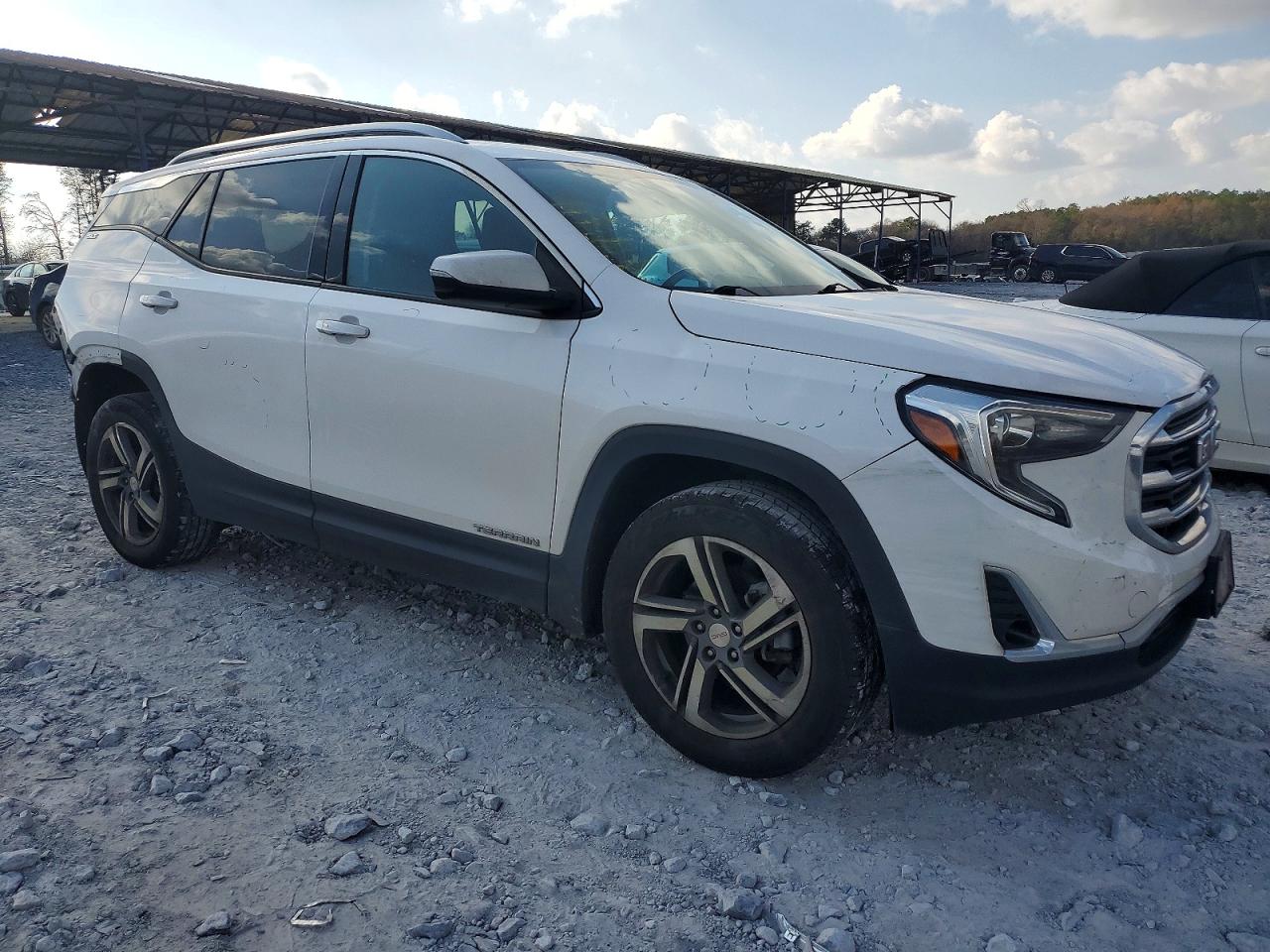 2019 GMC TERRAIN SLT photo 4