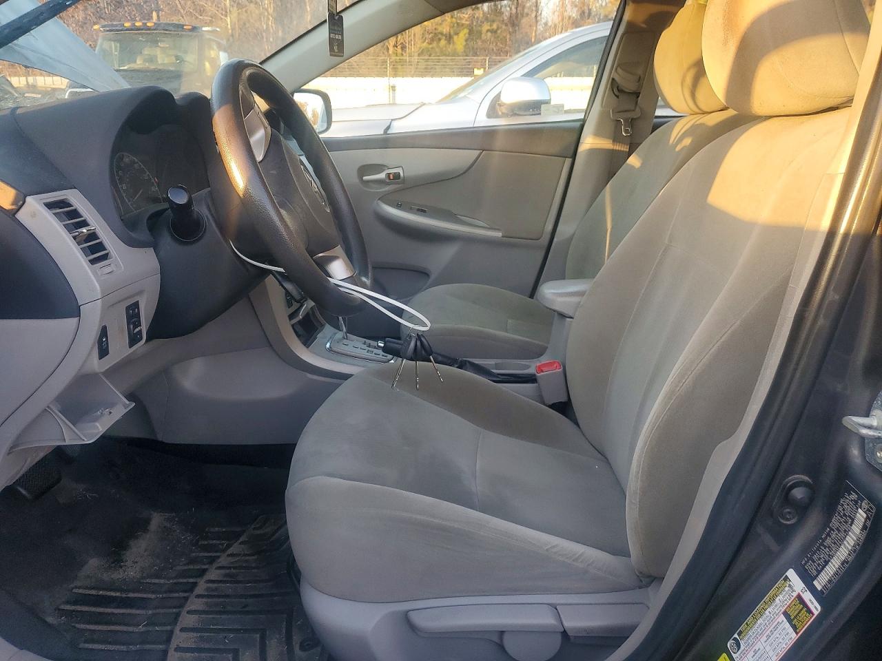 2012 TOYOTA COROLLA BASE photo 13