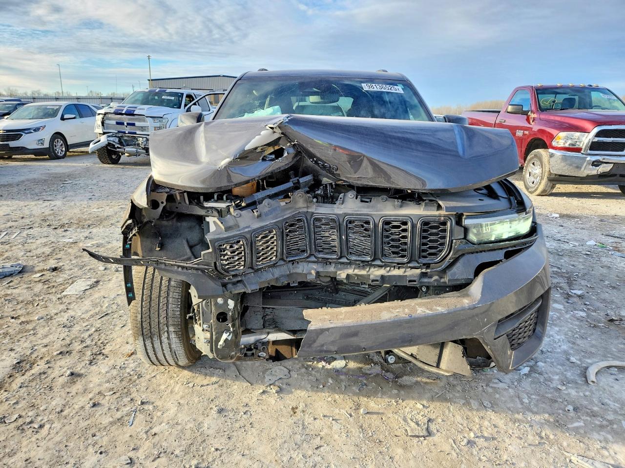 2023 JEEP GRAND CHEROKEE LAREDO photo 5