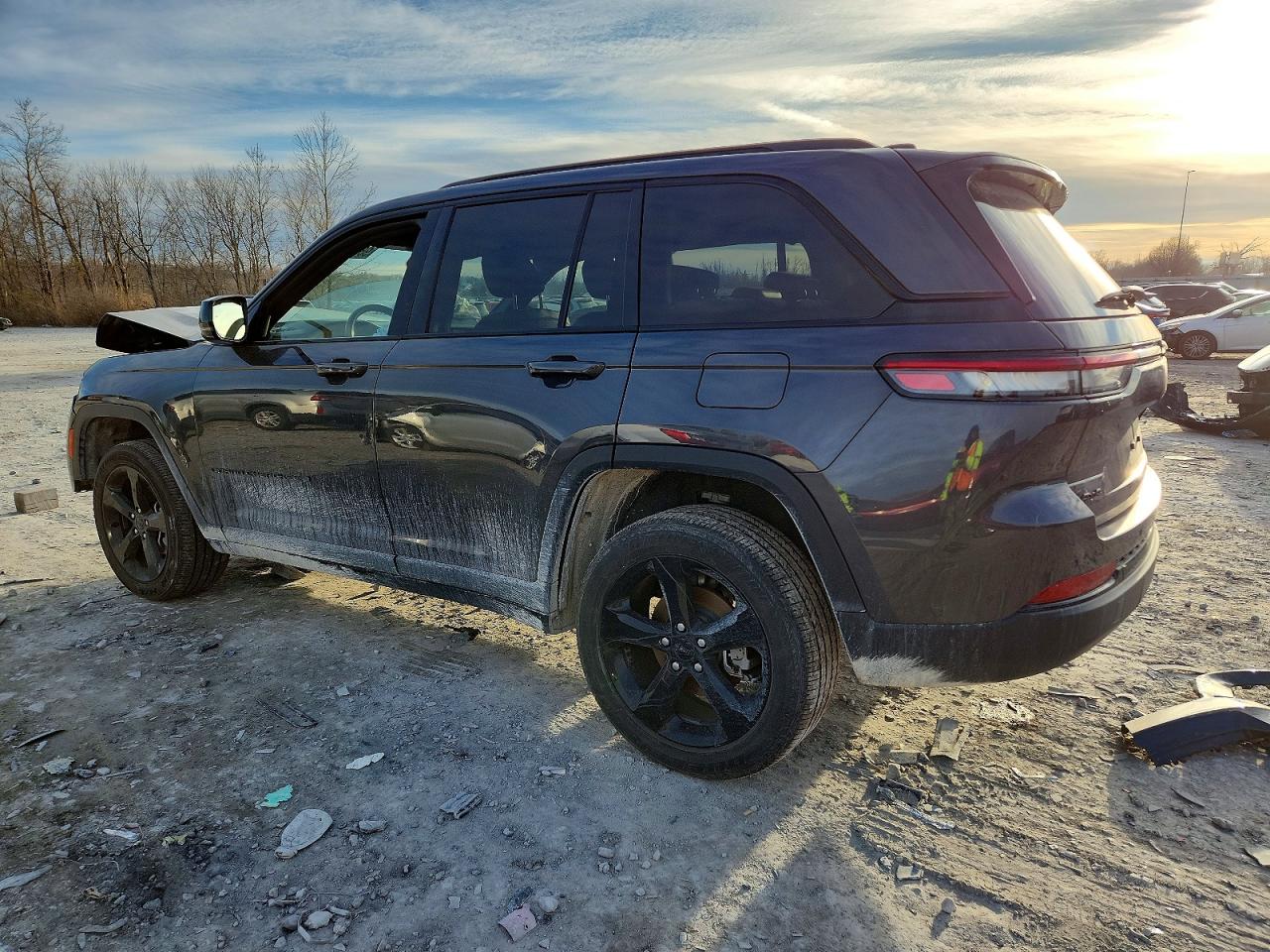 2023 JEEP GRAND CHEROKEE LAREDO photo 2