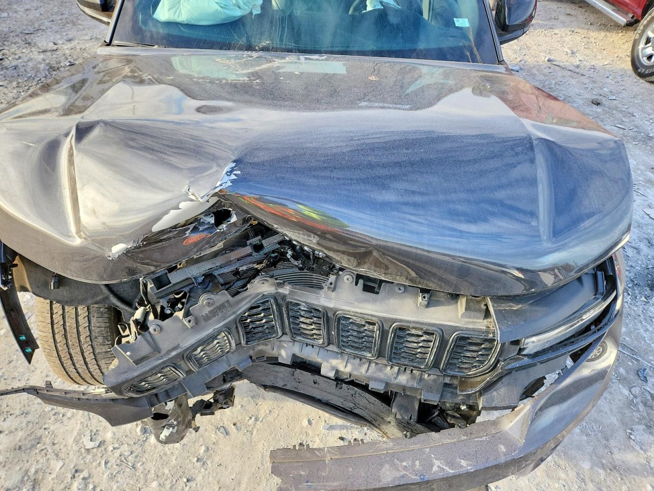 2023 JEEP GRAND CHEROKEE LAREDO photo 12