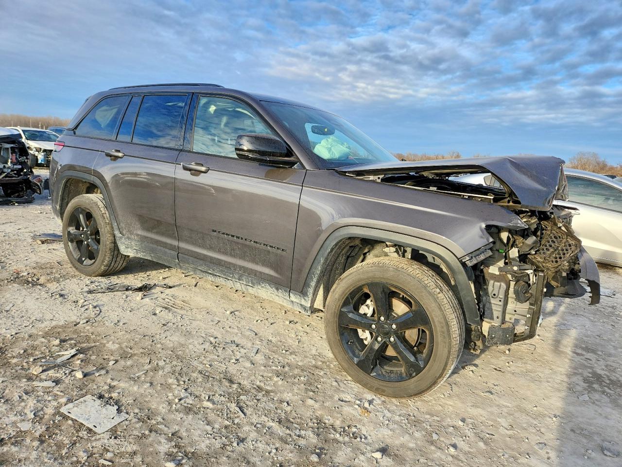 2023 JEEP GRAND CHEROKEE LAREDO photo 4