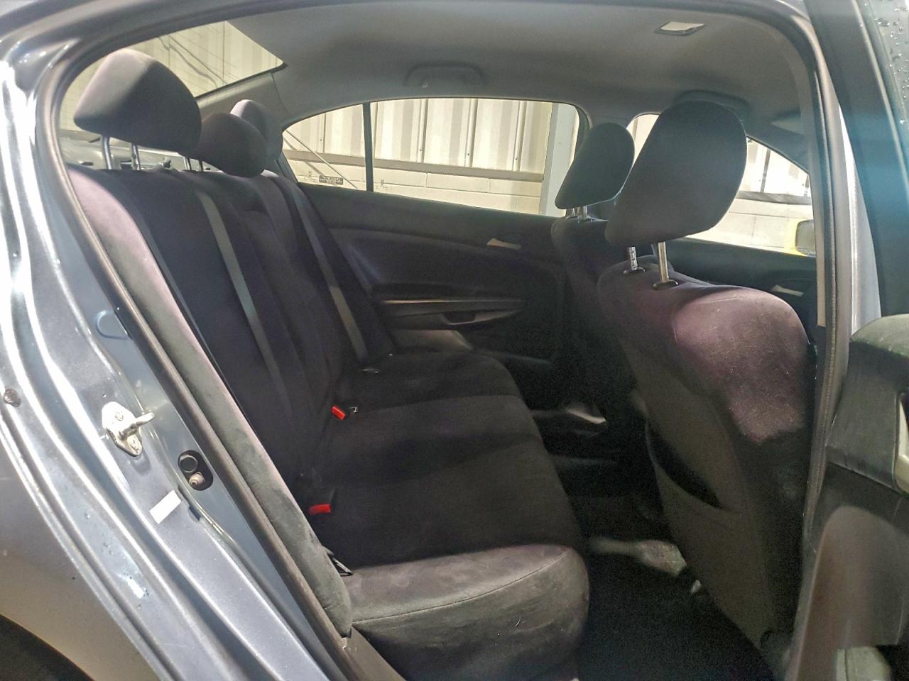 2011 HONDA ACCORD LX photo 19
