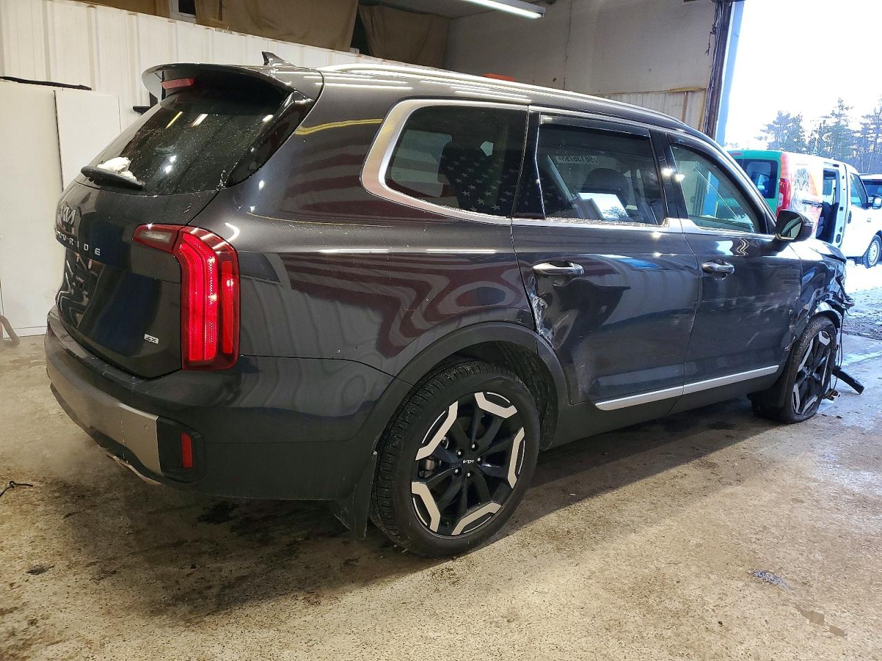 2025 KIA TELLURIDE S photo 3