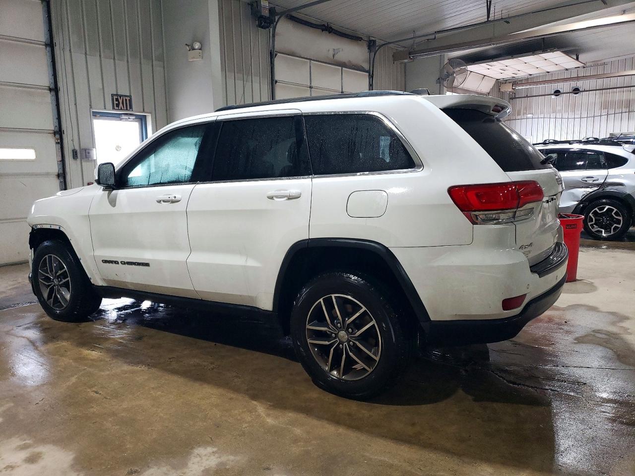 2018 JEEP GRAND CHEROKEE LAREDO photo 2