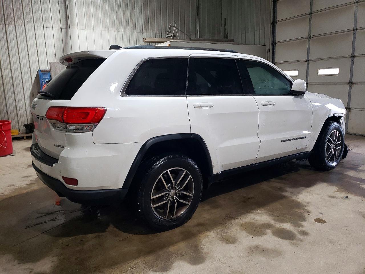 2018 JEEP GRAND CHEROKEE LAREDO photo 3