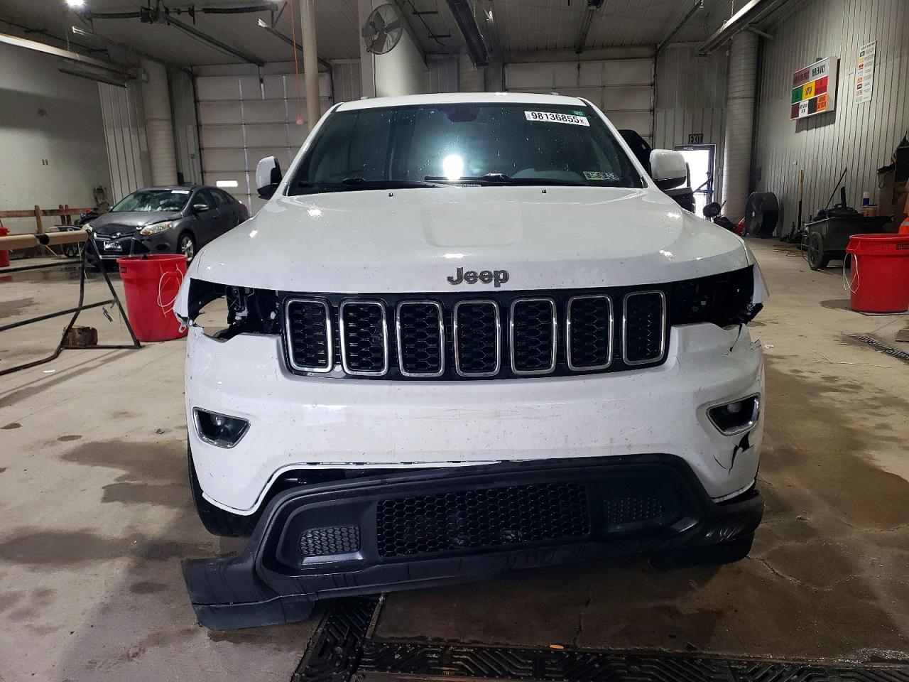 2018 JEEP GRAND CHEROKEE LAREDO photo 5