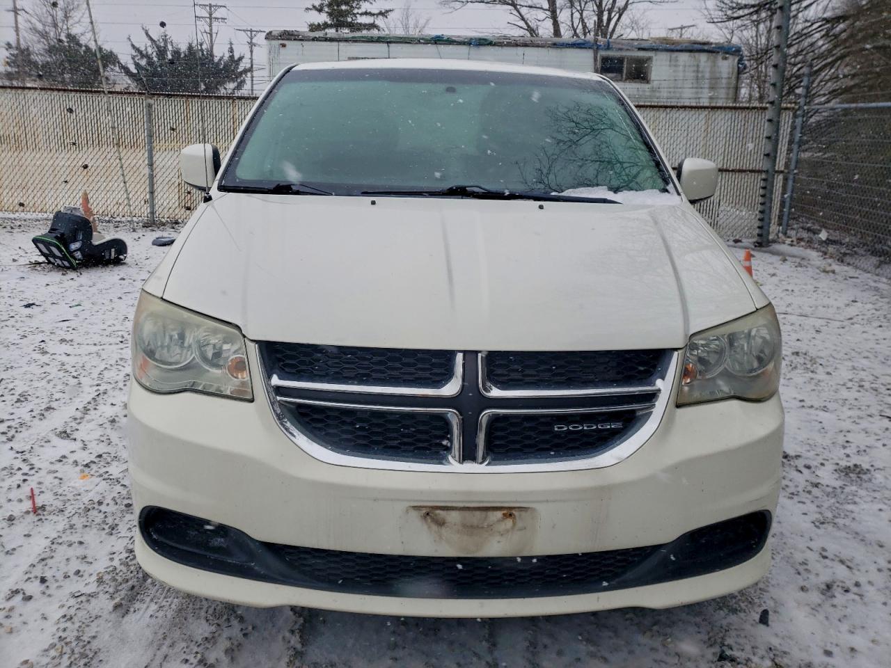 2011 DODGE GRAND CARAVAN MAINSTREET photo 5