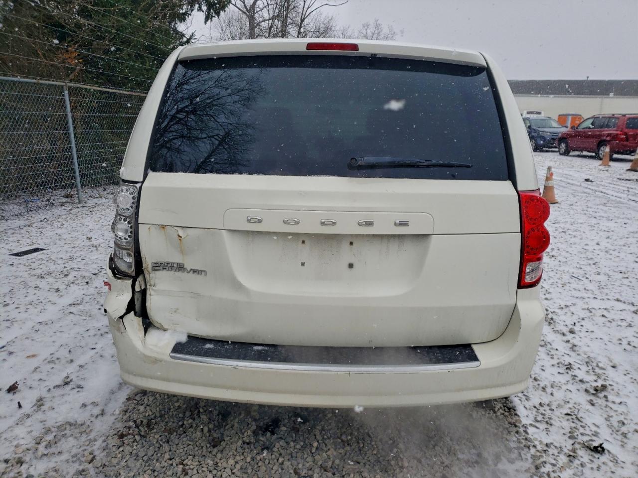 2011 DODGE GRAND CARAVAN MAINSTREET photo 6