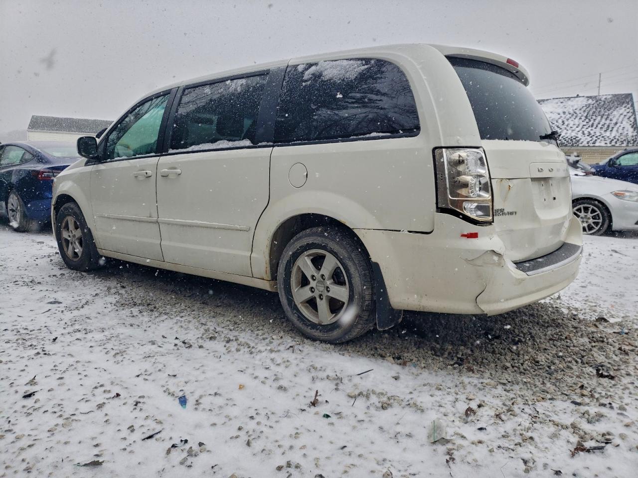 2011 DODGE GRAND CARAVAN MAINSTREET photo 2