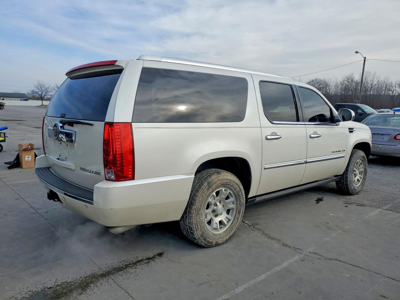 2011 CADILLAC ESCALADE ESV PREMIUM photo 3