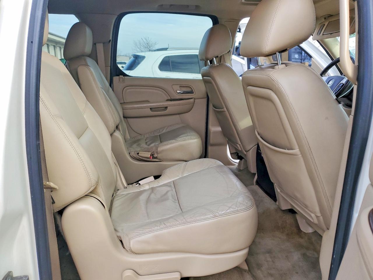 2011 CADILLAC ESCALADE ESV PREMIUM photo 11