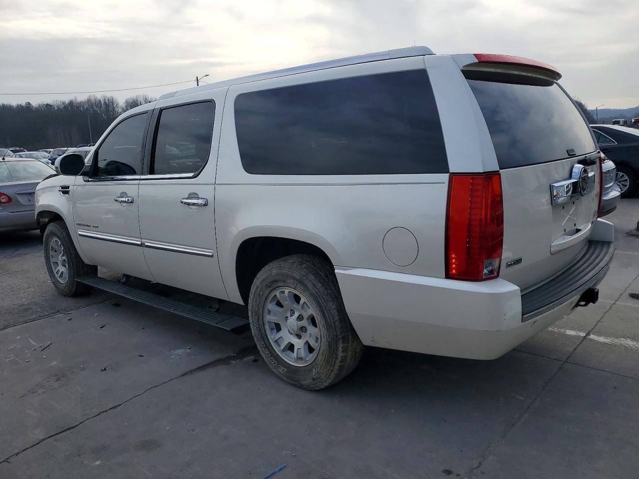 2011 CADILLAC ESCALADE ESV PREMIUM photo 2