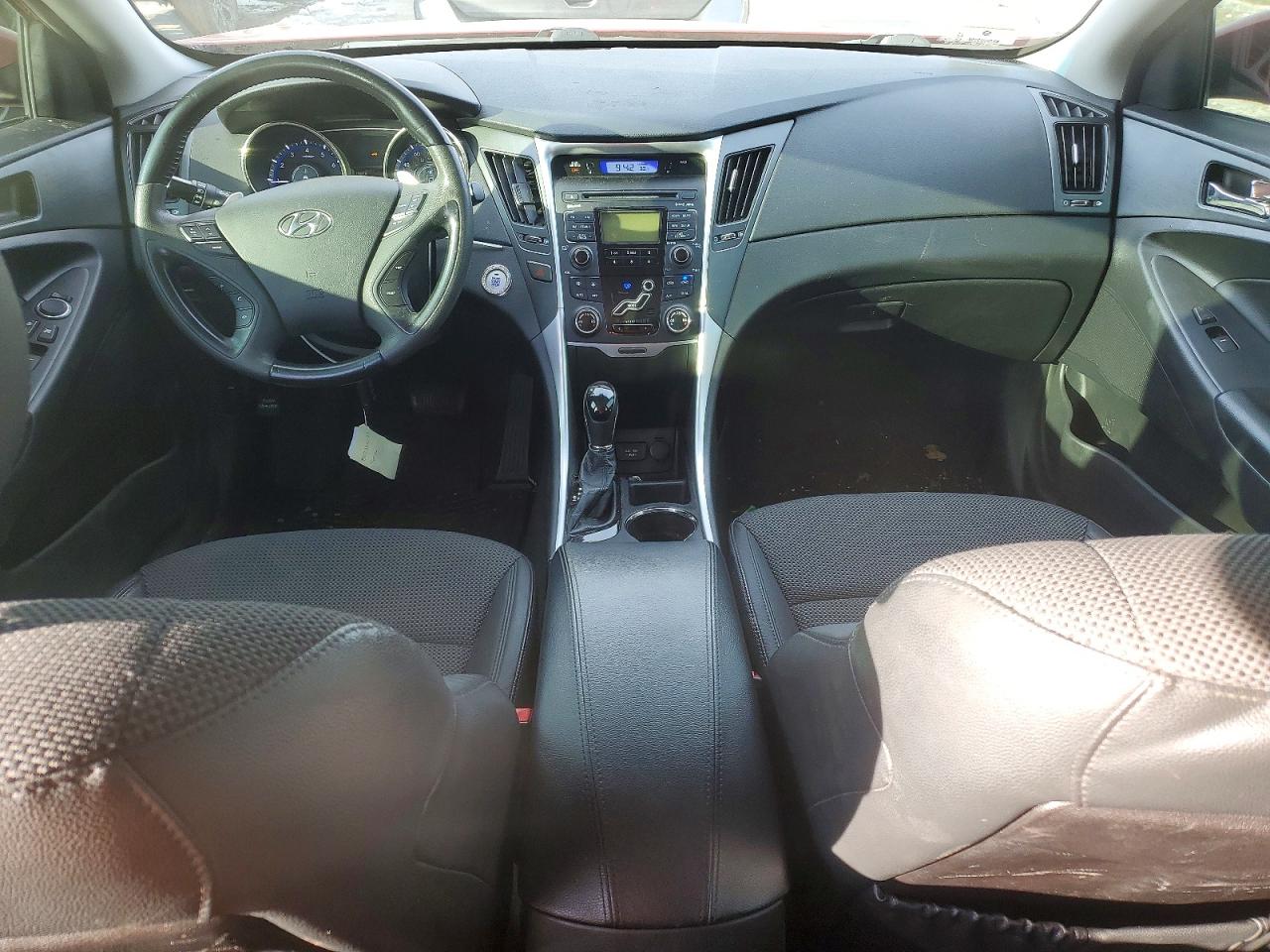 2011 HYUNDAI SONATA SE photo 8