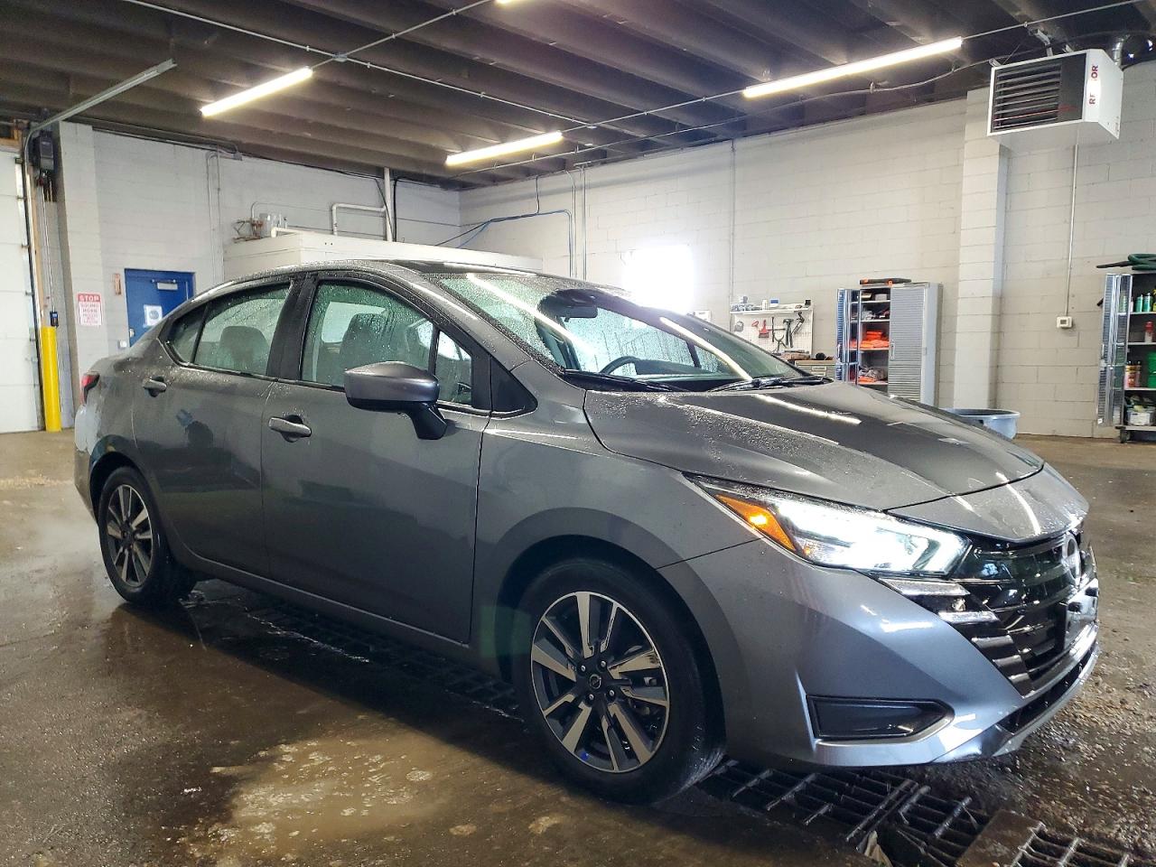 2025 NISSAN VERSA SV photo 4