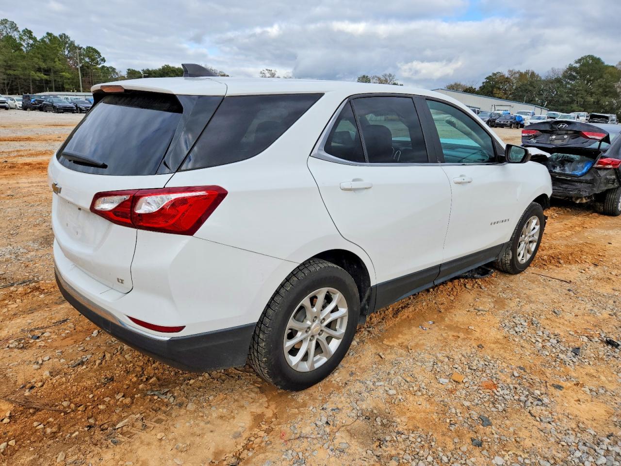 2021 CHEVROLET EQUINOX LT photo 3