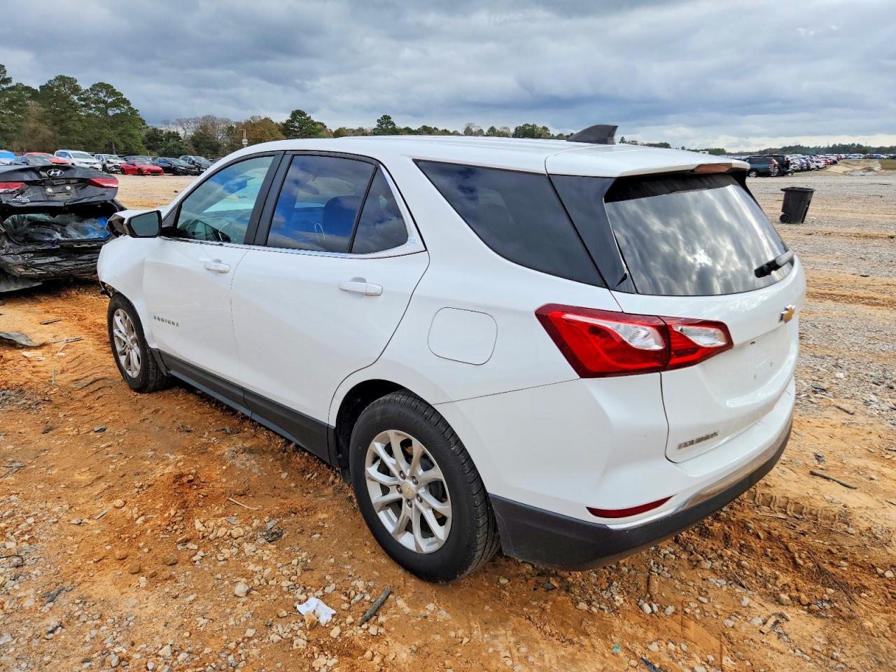 2021 CHEVROLET EQUINOX LT photo 2