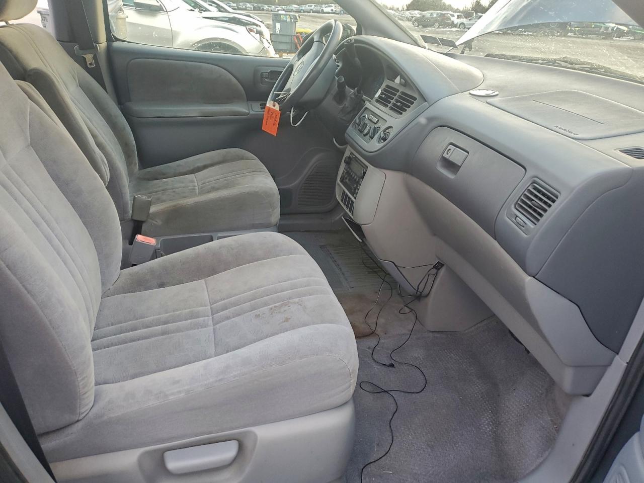 2002 TOYOTA SIENNA LE photo 13