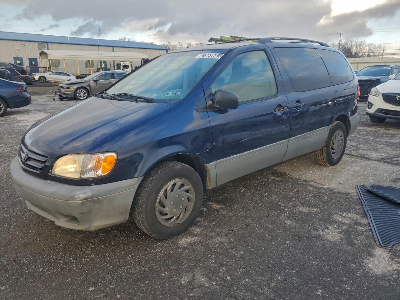 2002 TOYOTA SIENNA