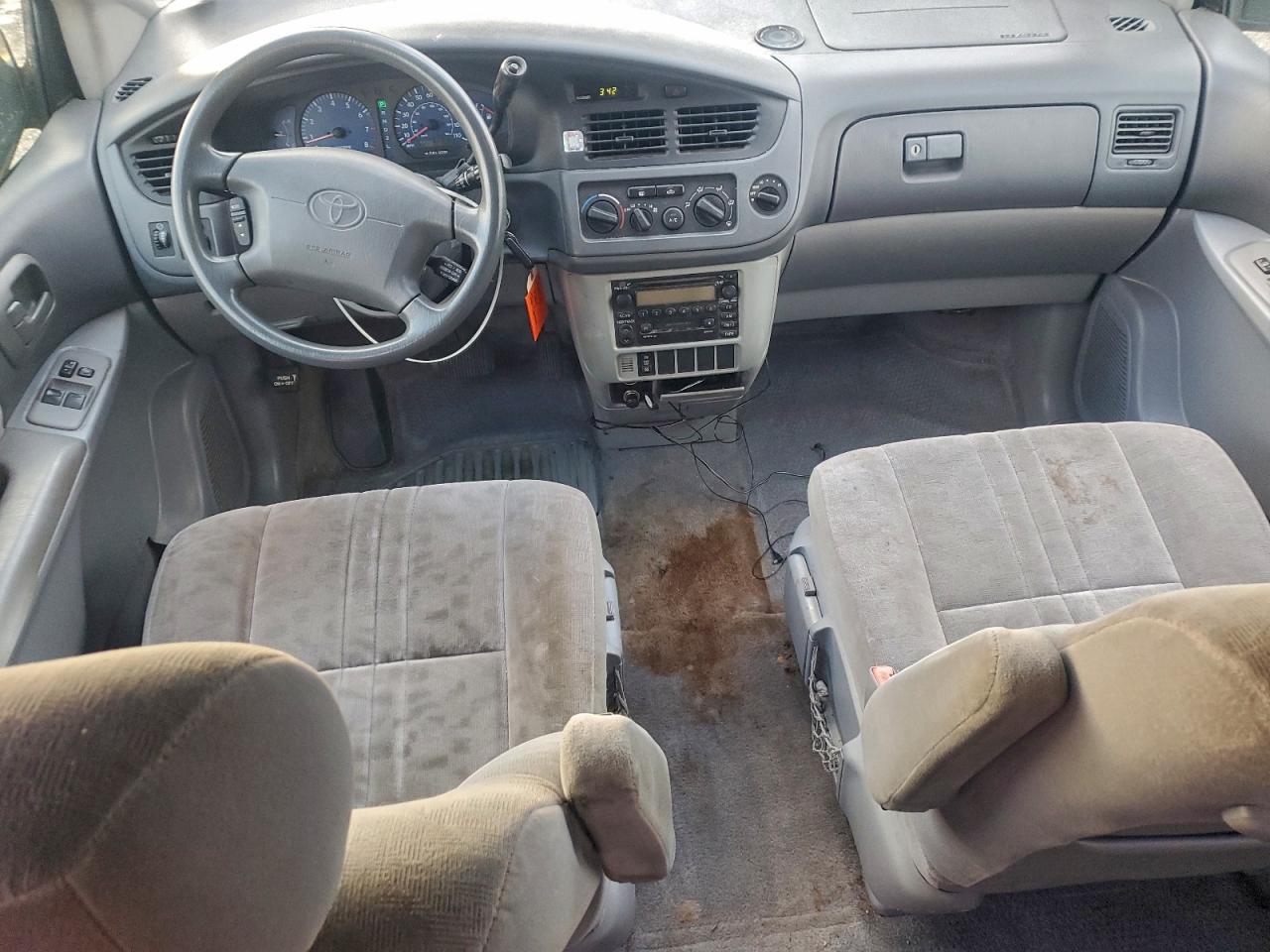 2002 TOYOTA SIENNA LE photo 15