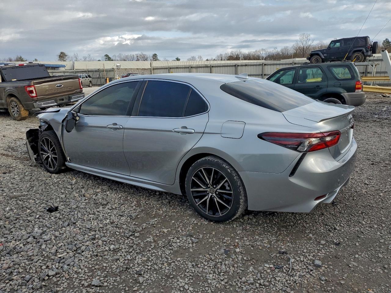 2021 TOYOTA CAMRY SE photo 2