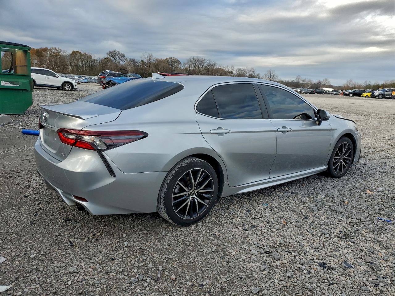 2021 TOYOTA CAMRY SE photo 3