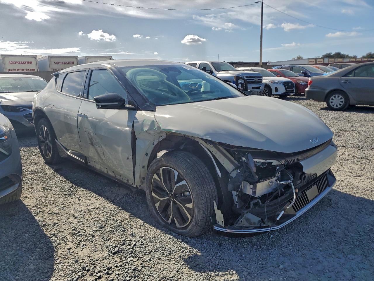 2024 KIA EV6 LIGHT photo 4