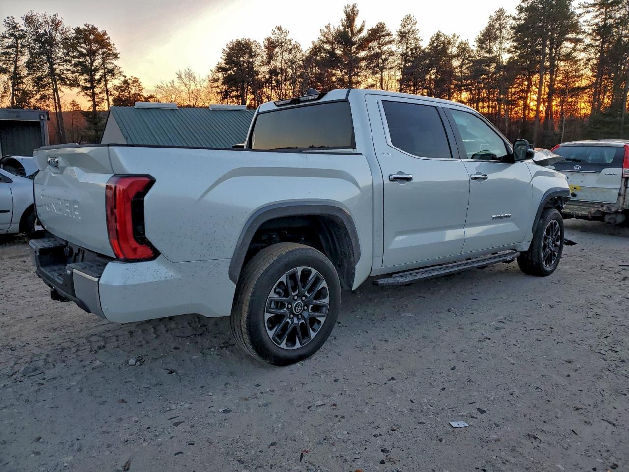 2024 TOYOTA TUNDRA LIMITED HV photo 3