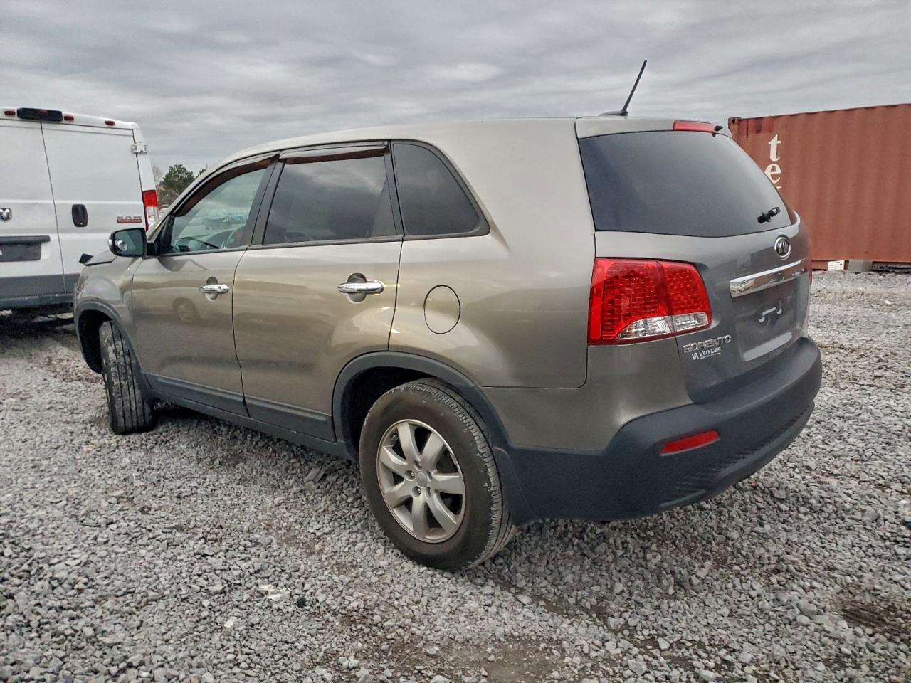 2012 KIA SORENTO BASE photo 2