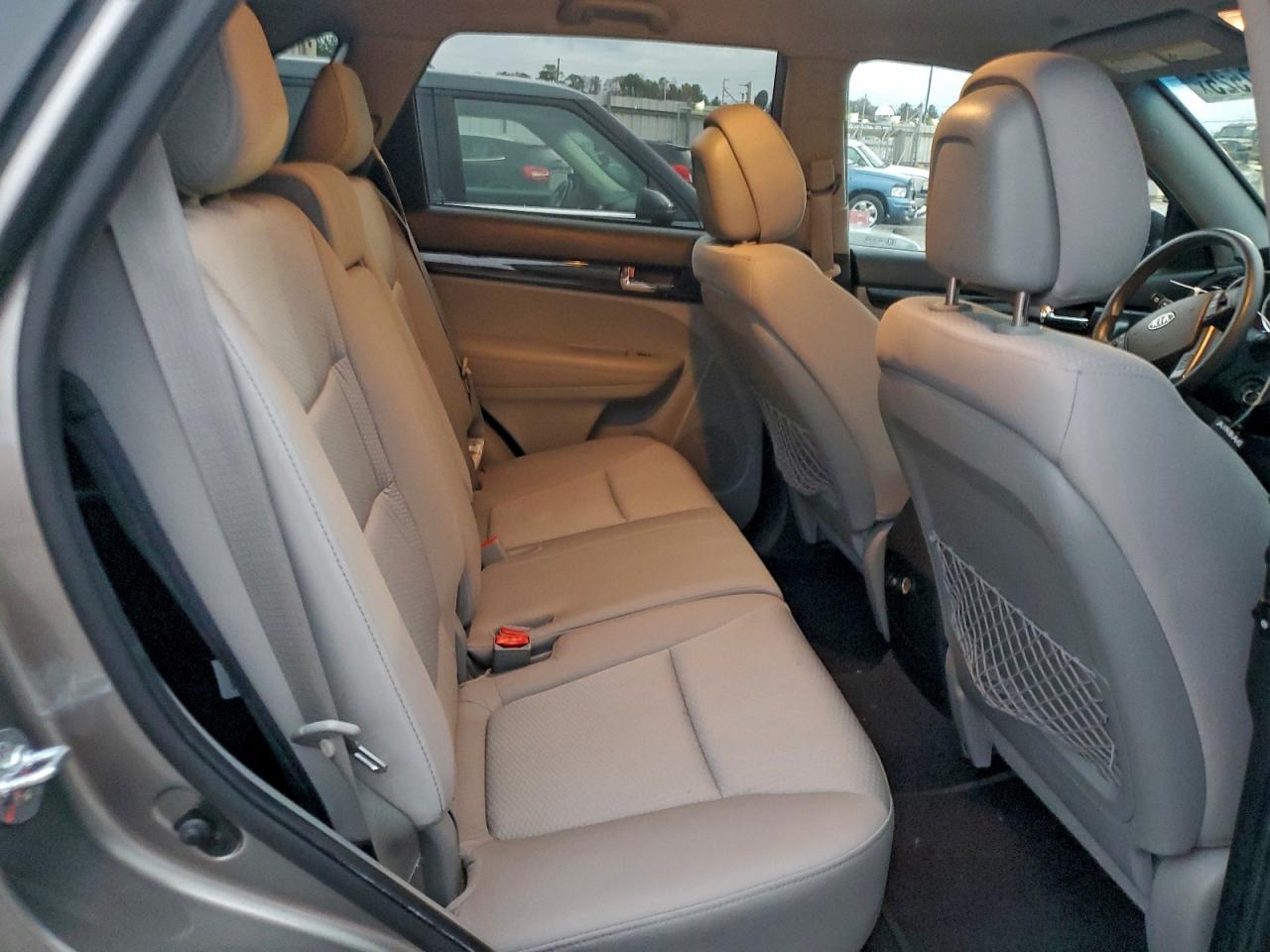 2012 KIA SORENTO BASE photo 11
