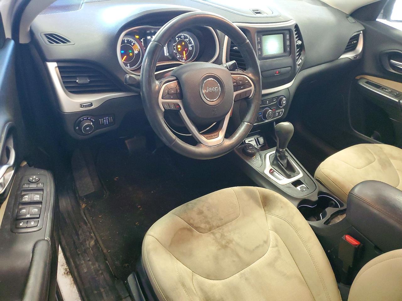 2016 JEEP CHEROKEE LATITUDE photo 8