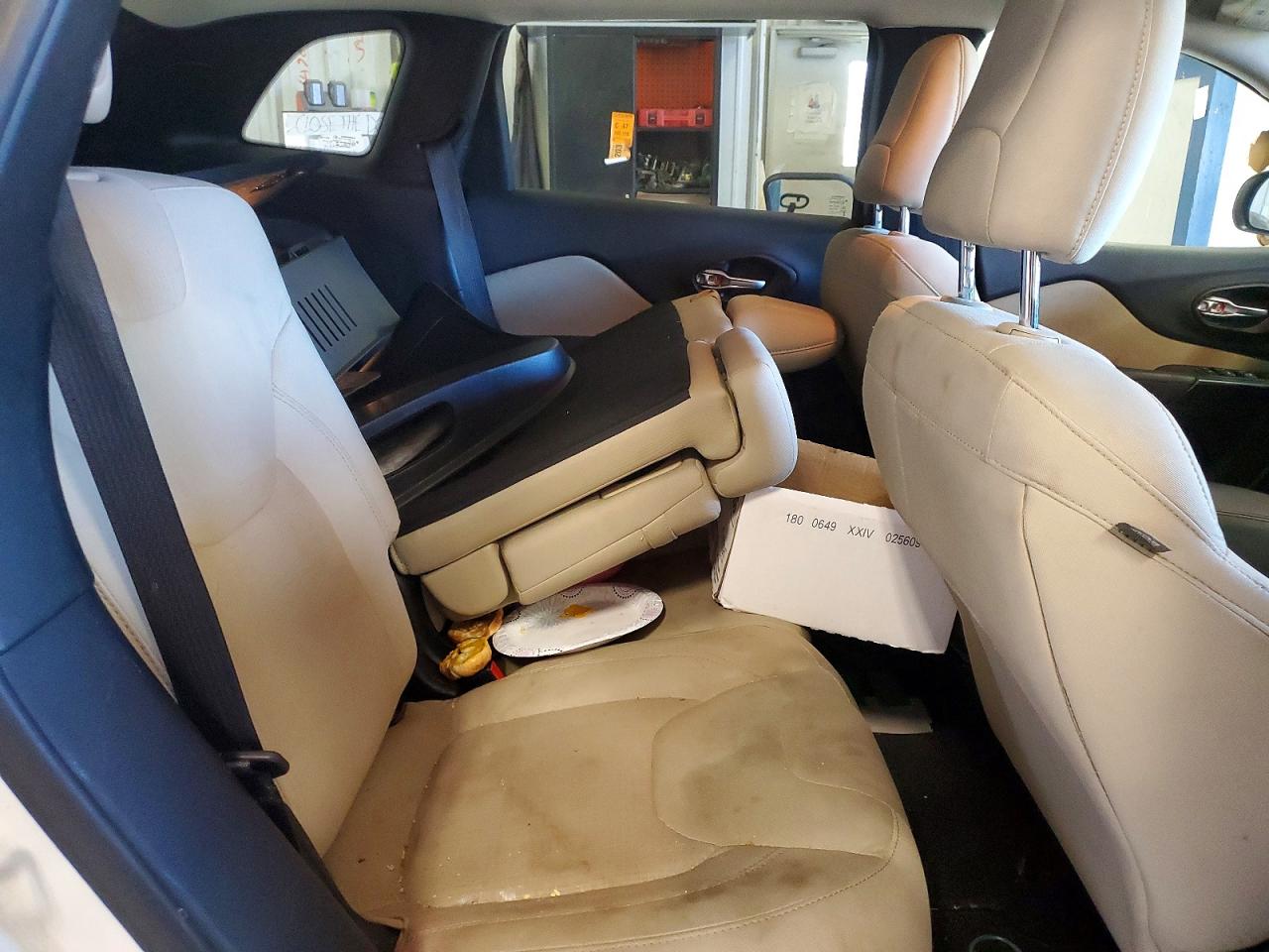 2016 JEEP CHEROKEE LATITUDE photo 11