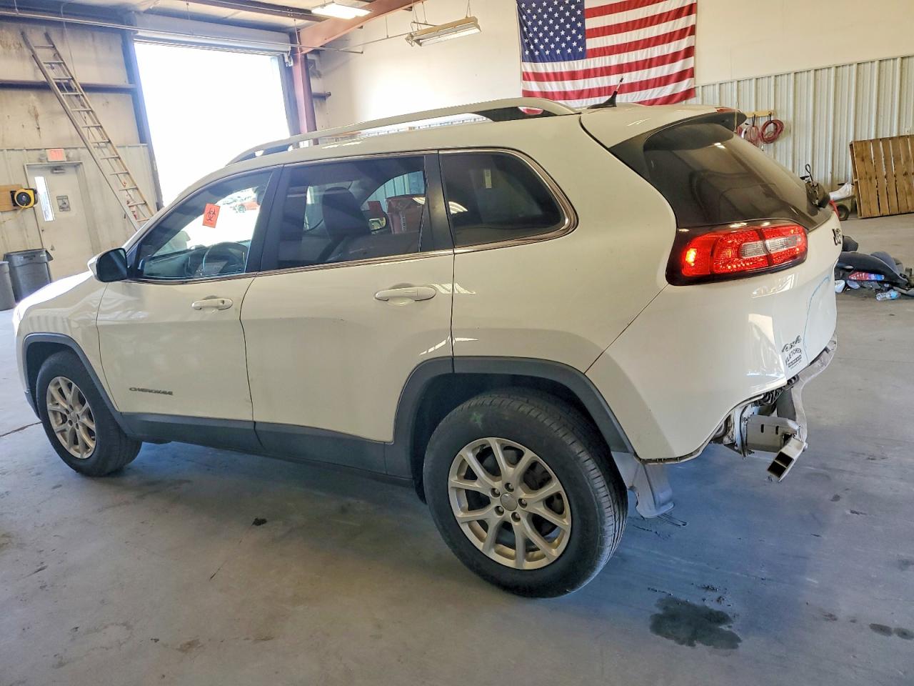 2016 JEEP CHEROKEE LATITUDE photo 2