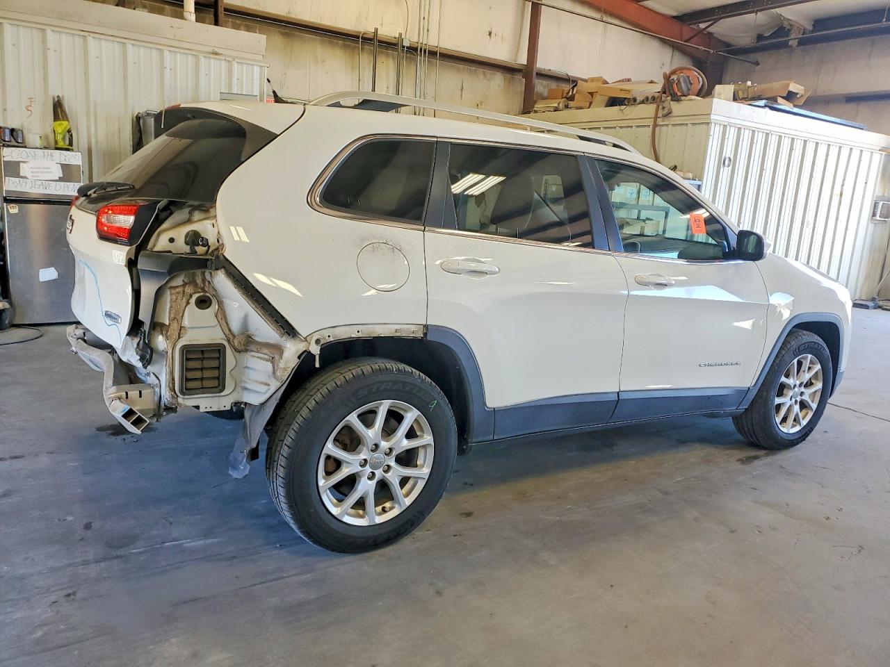 2016 JEEP CHEROKEE LATITUDE photo 3