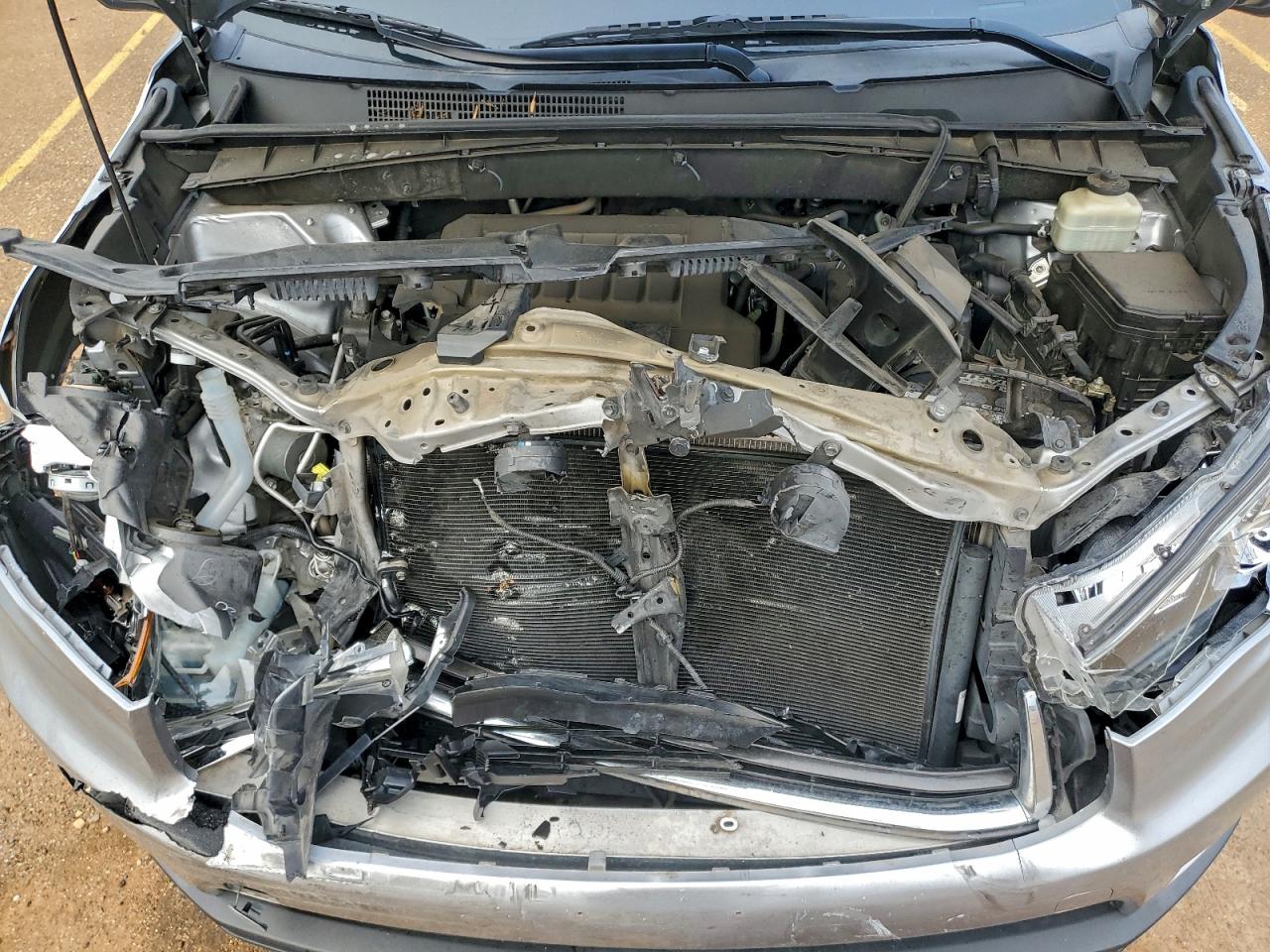 2016 TOYOTA HIGHLANDER LE photo 12
