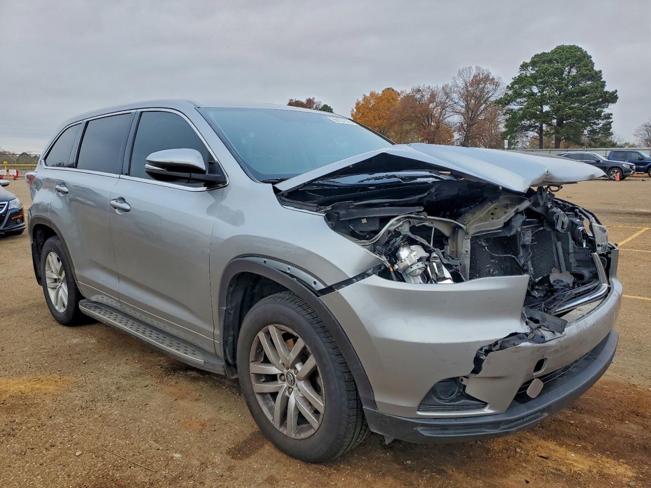 2016 TOYOTA HIGHLANDER LE photo 4