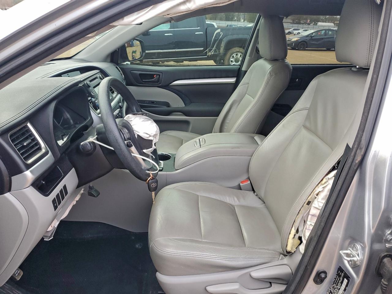 2016 TOYOTA HIGHLANDER LE photo 7