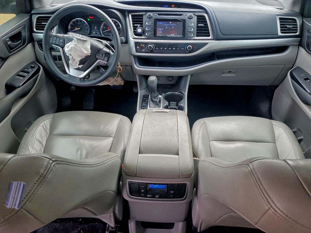 2016 TOYOTA HIGHLANDER LE photo 8