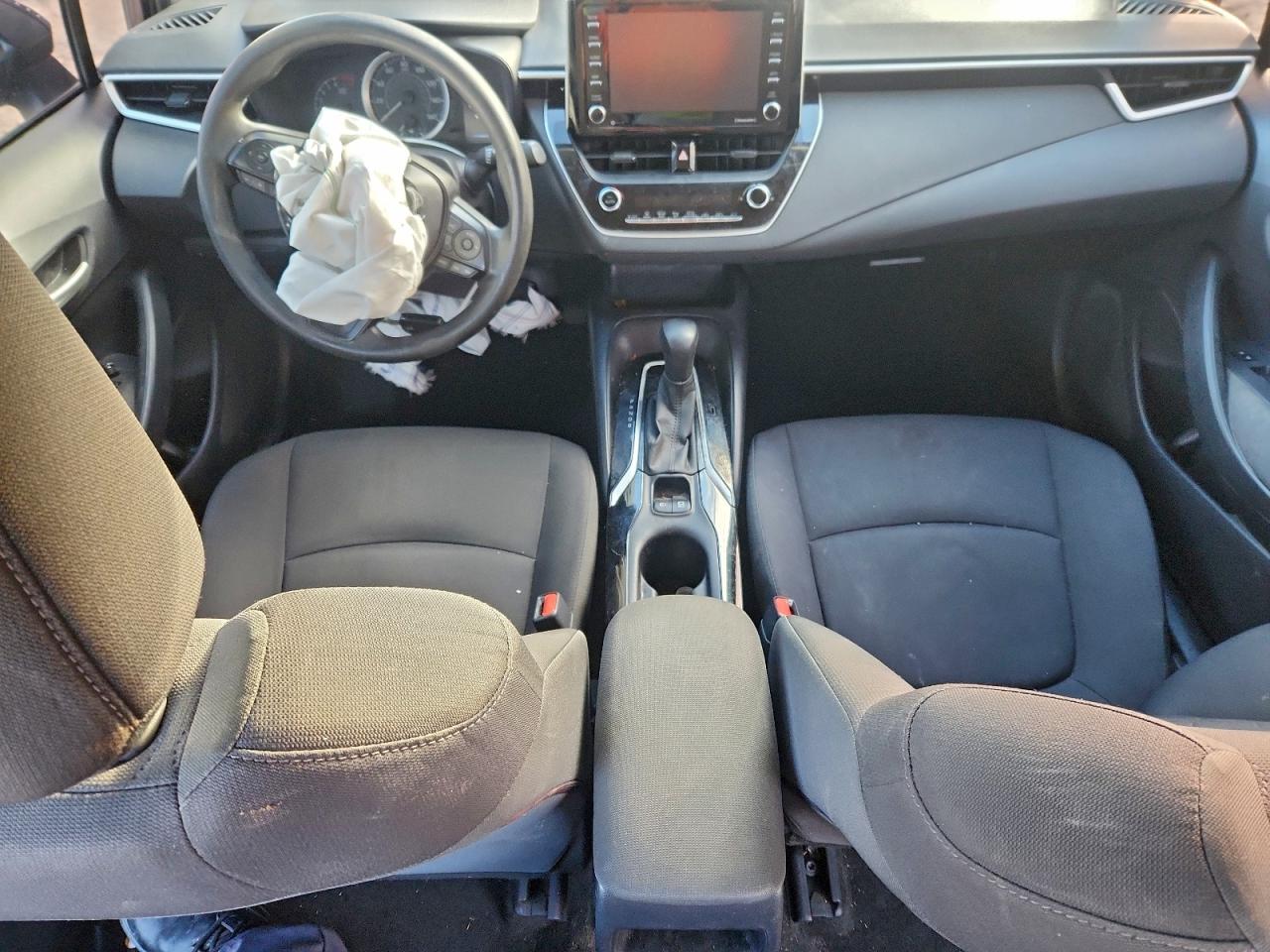 2021 TOYOTA COROLLA LE photo 8