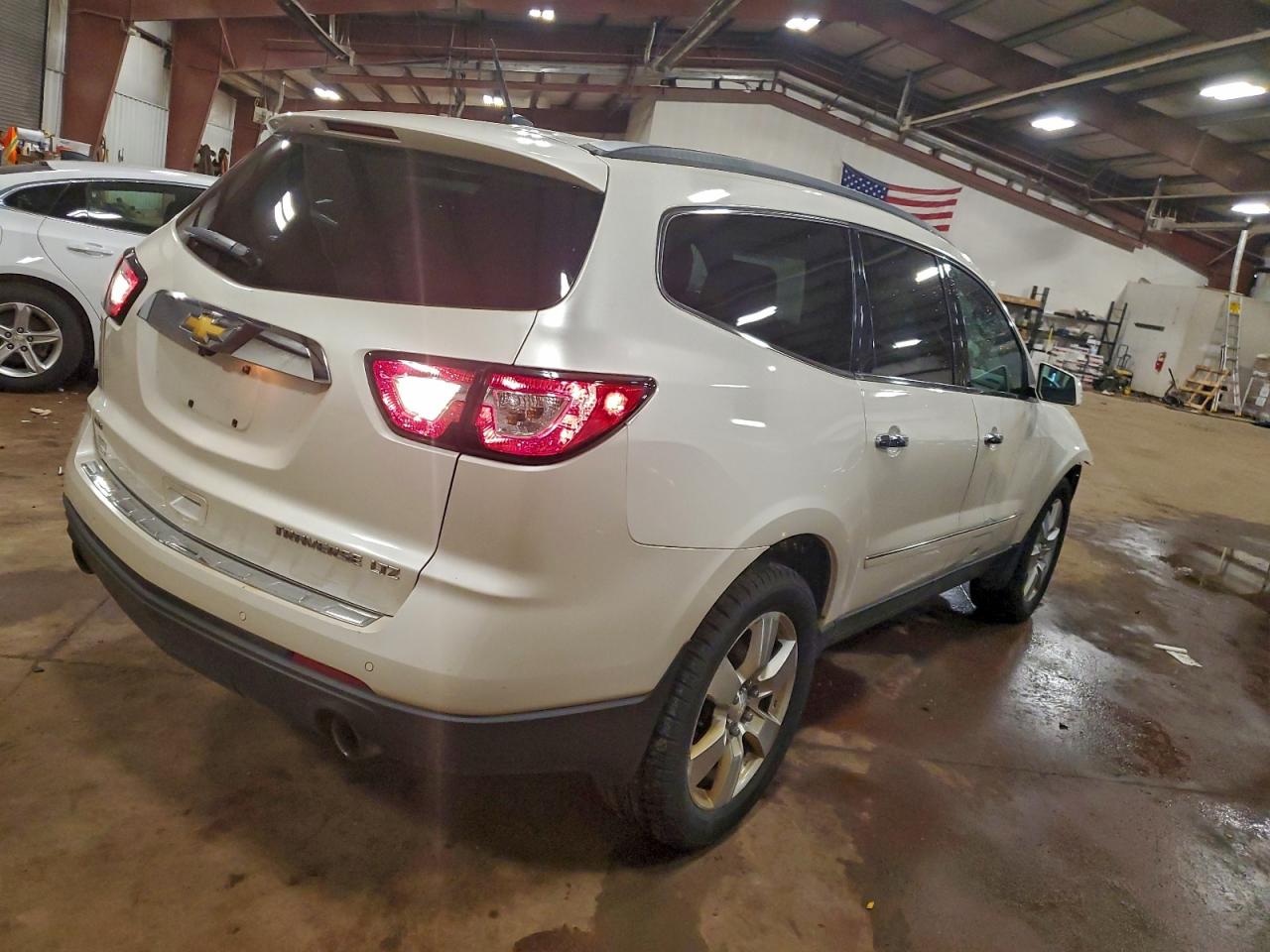 2014 CHEVROLET TRAVERSE LTZ photo 3