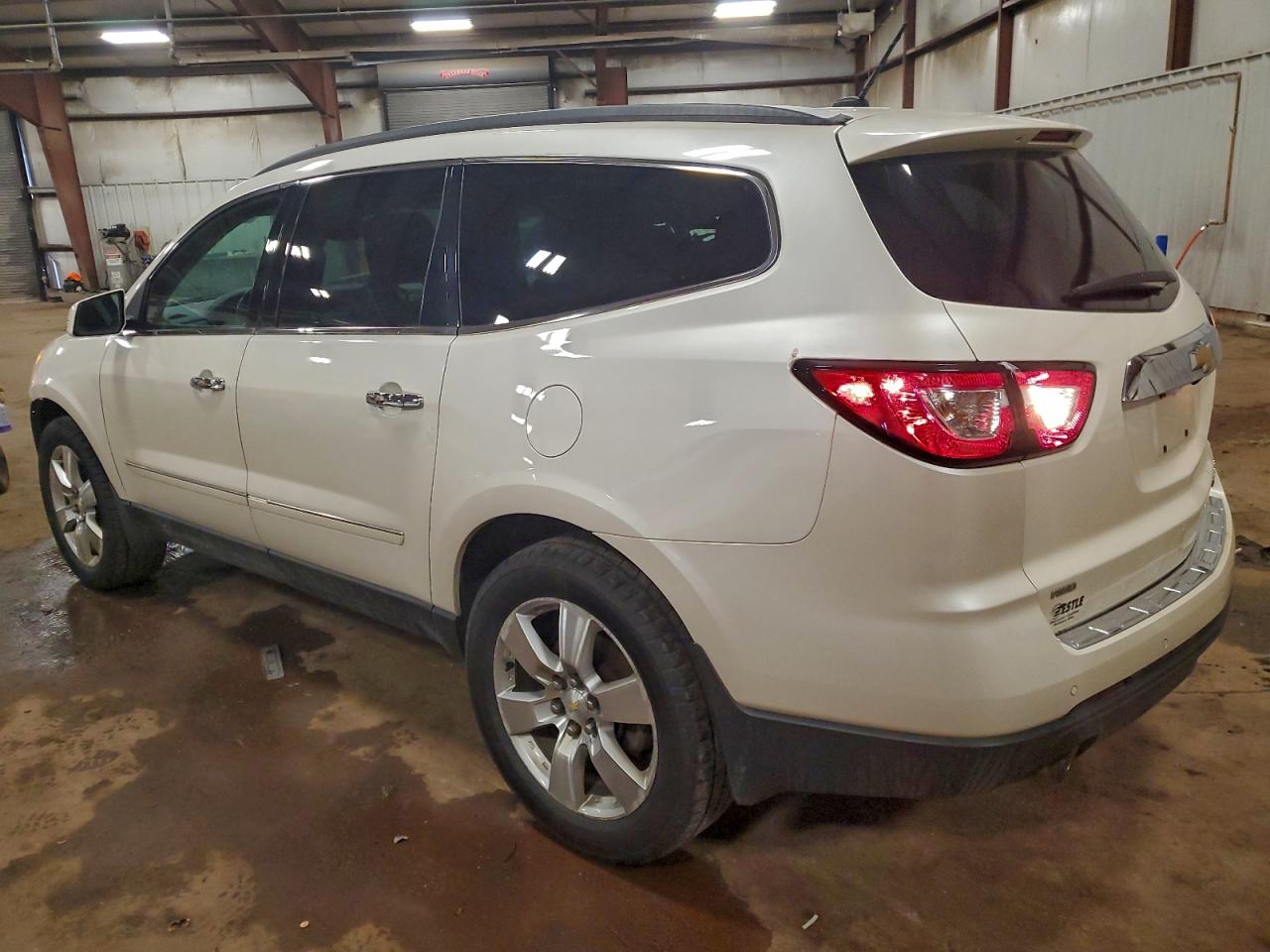 2014 CHEVROLET TRAVERSE LTZ photo 2