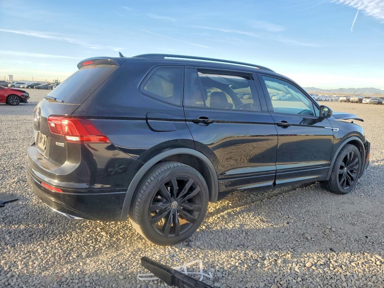 2021 VOLKSWAGEN TIGUAN SE photo 3